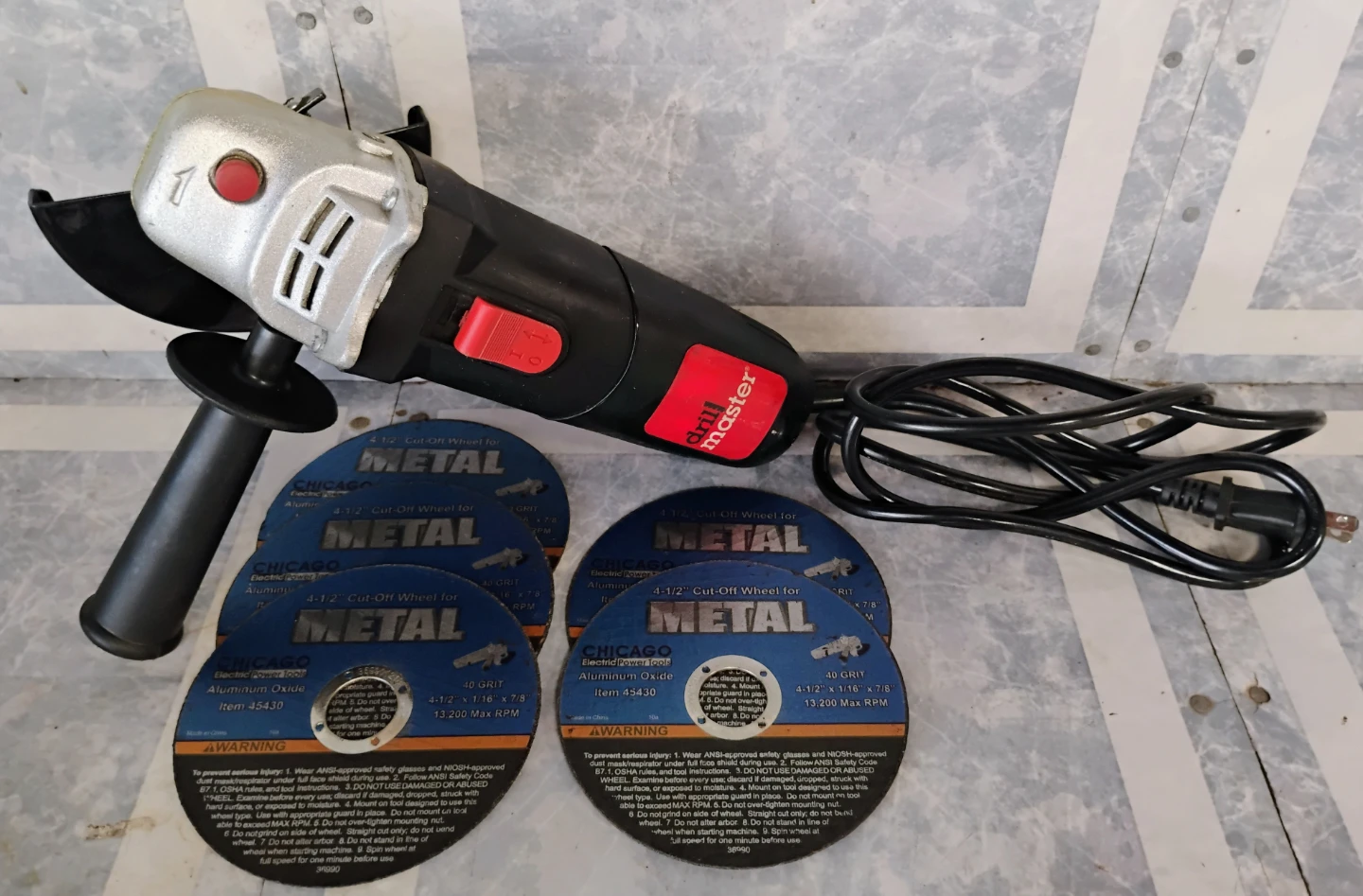 DRILL MASTER 4-1/2” ANGLE GRINDER WITH 5 CUT-OFF WHEELS