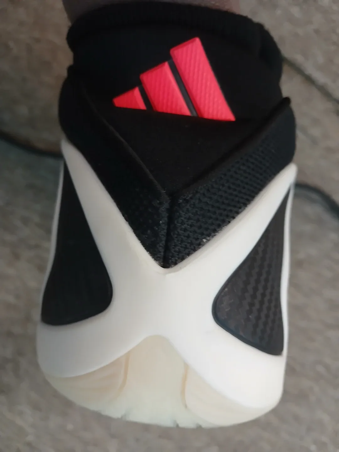 Black and white sneakers with pink laces and - photo 2