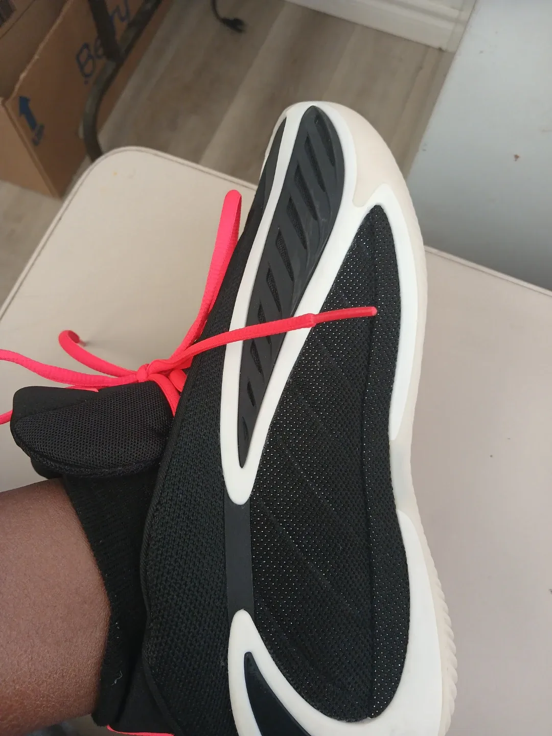 Black and white sneakers with pink laces and - photo 3