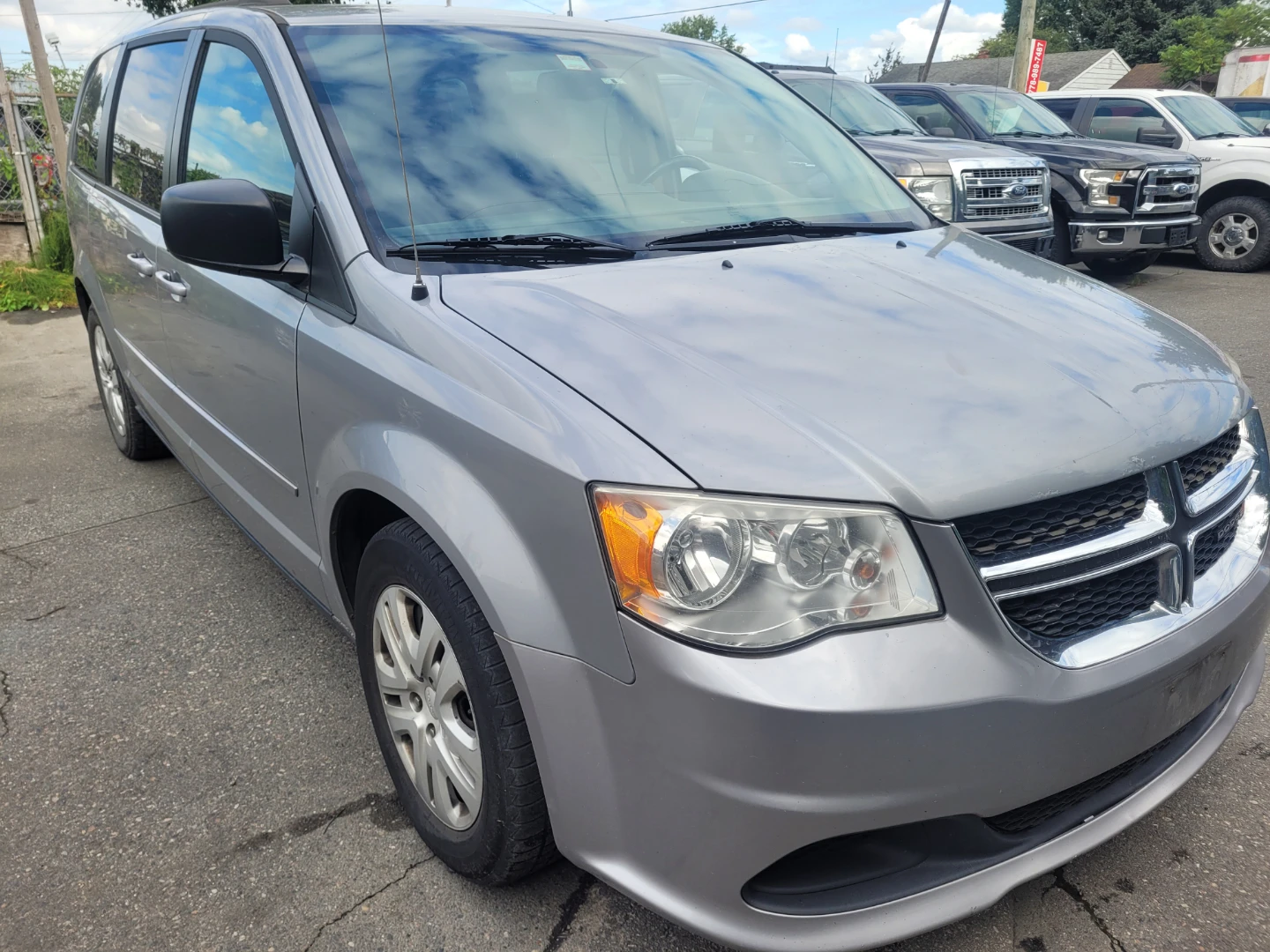 Dodge Grand Caravan SXT Minivan - photo 2