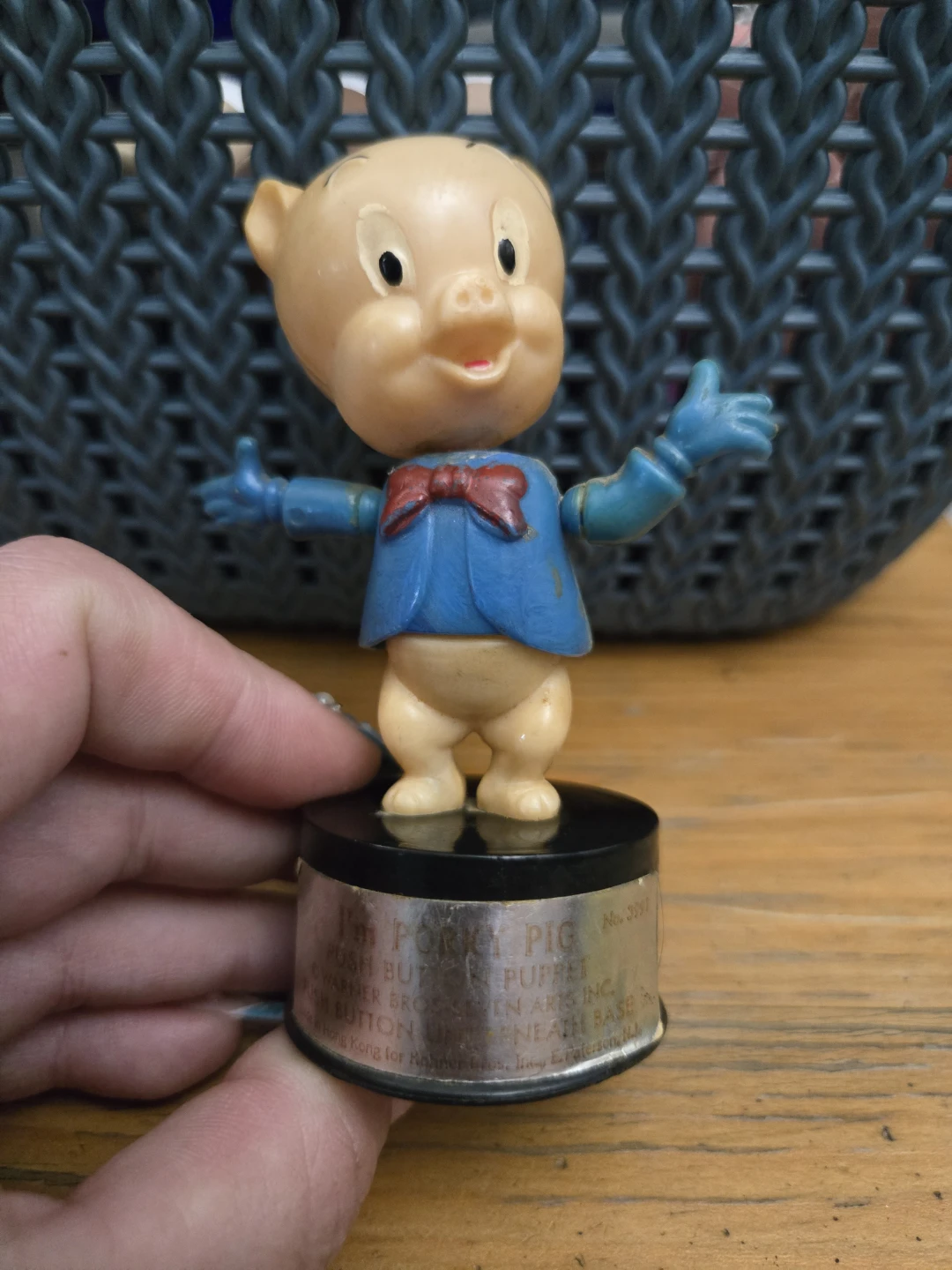 Push button puppet