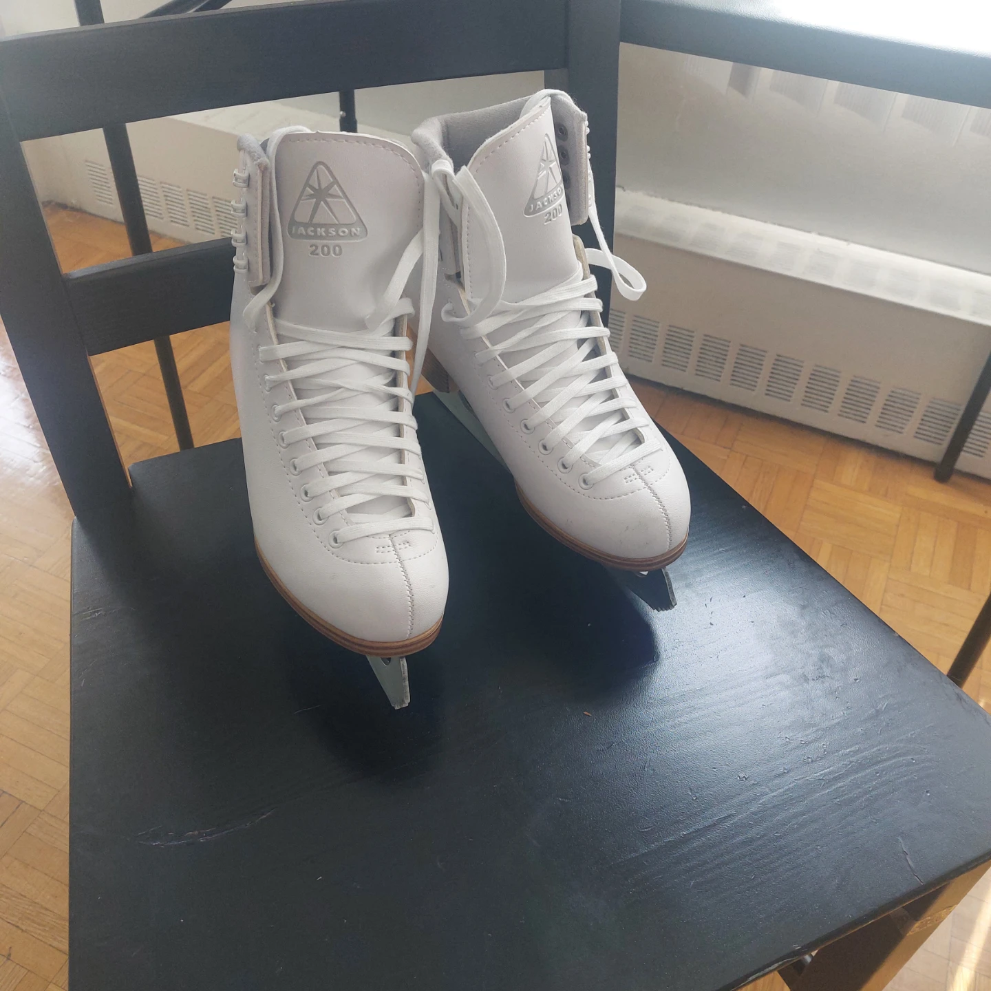 Jackson white ice skates size 8