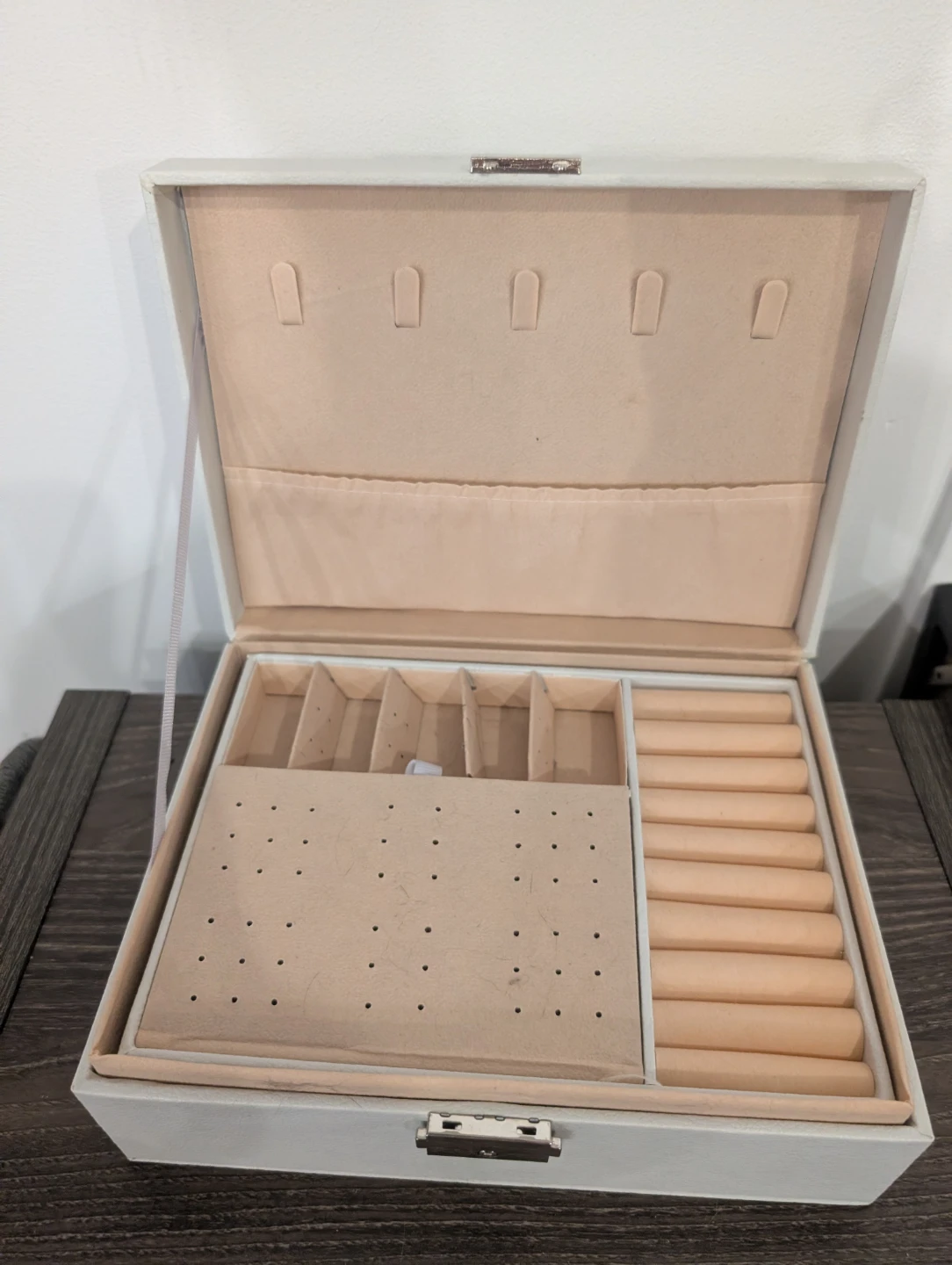 White Faux Leather Jewellery Box with Lock and Key - photo 2