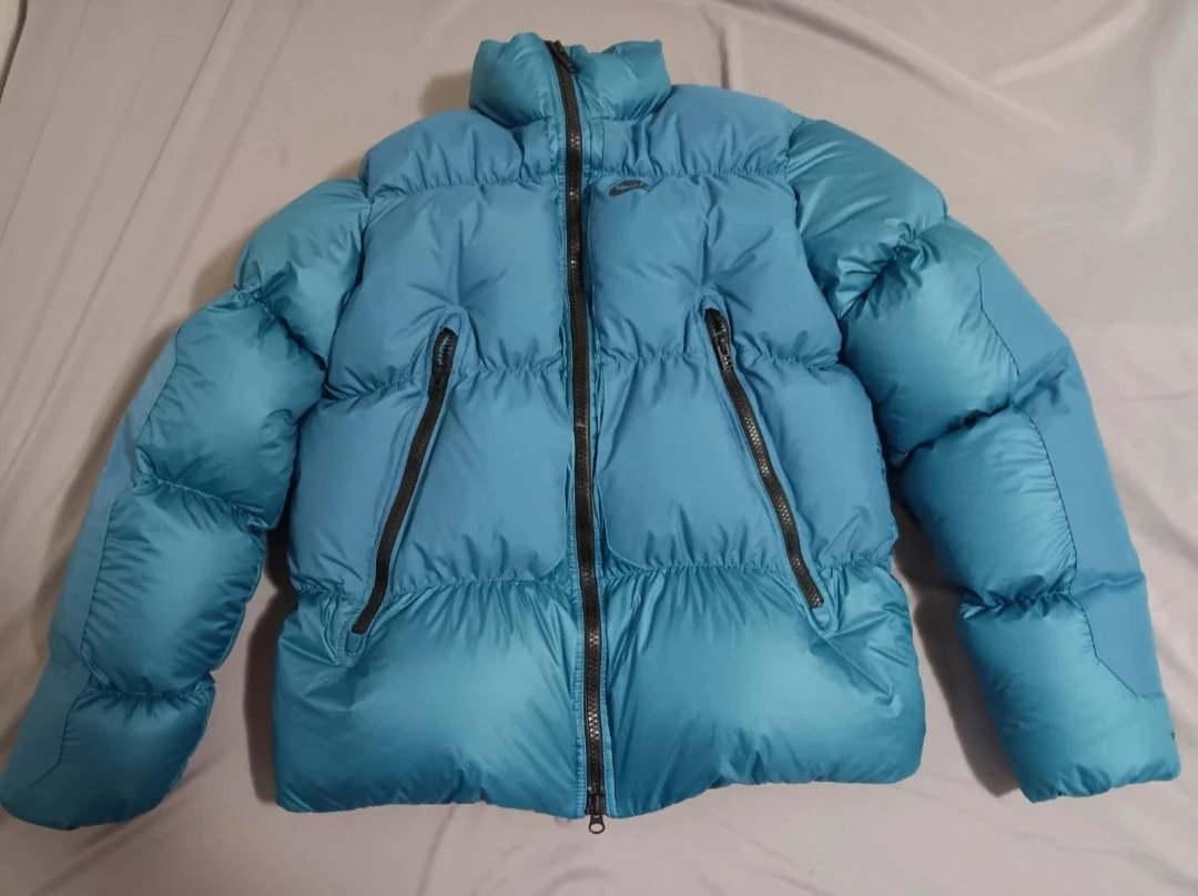 Small Men's NIKE Teal Jacket with Therma-Fit Label