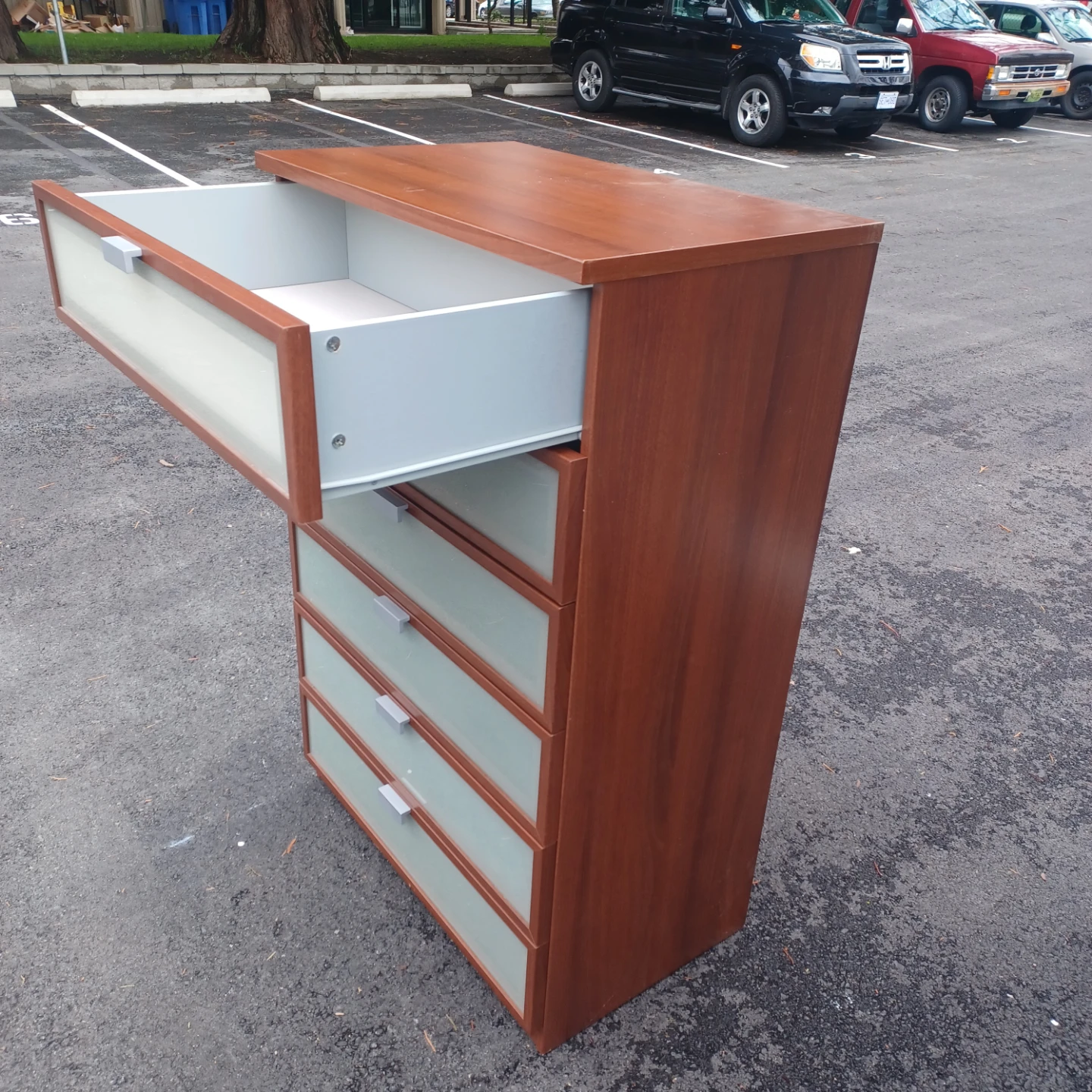 Dresser Ikea 48x32x18 inches delivery available - photo 4