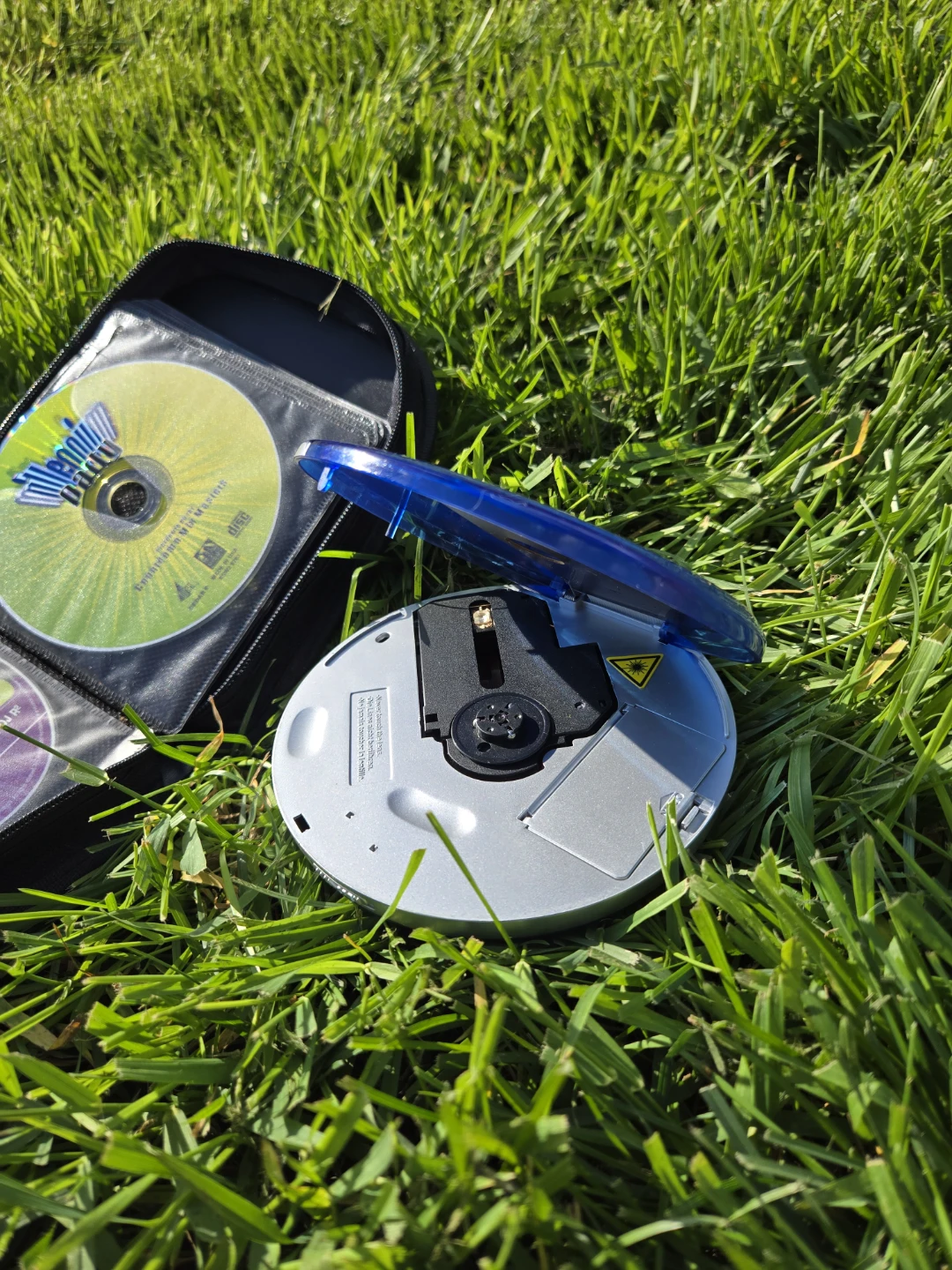 *unworking* Portable CD Player