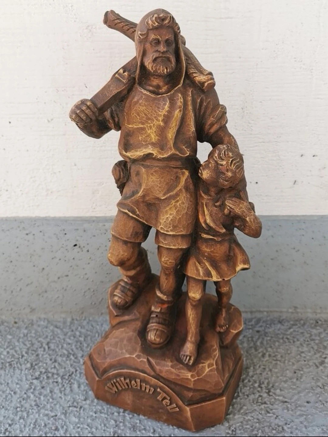 Antique Swiss Brienz-Style Wilhelm Tell Hand-Carved Sculpture - photo 2