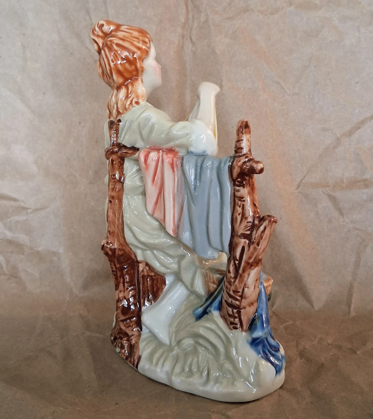 Vintage Porcelain Figurine - Woman Doing Laundry - photo 3