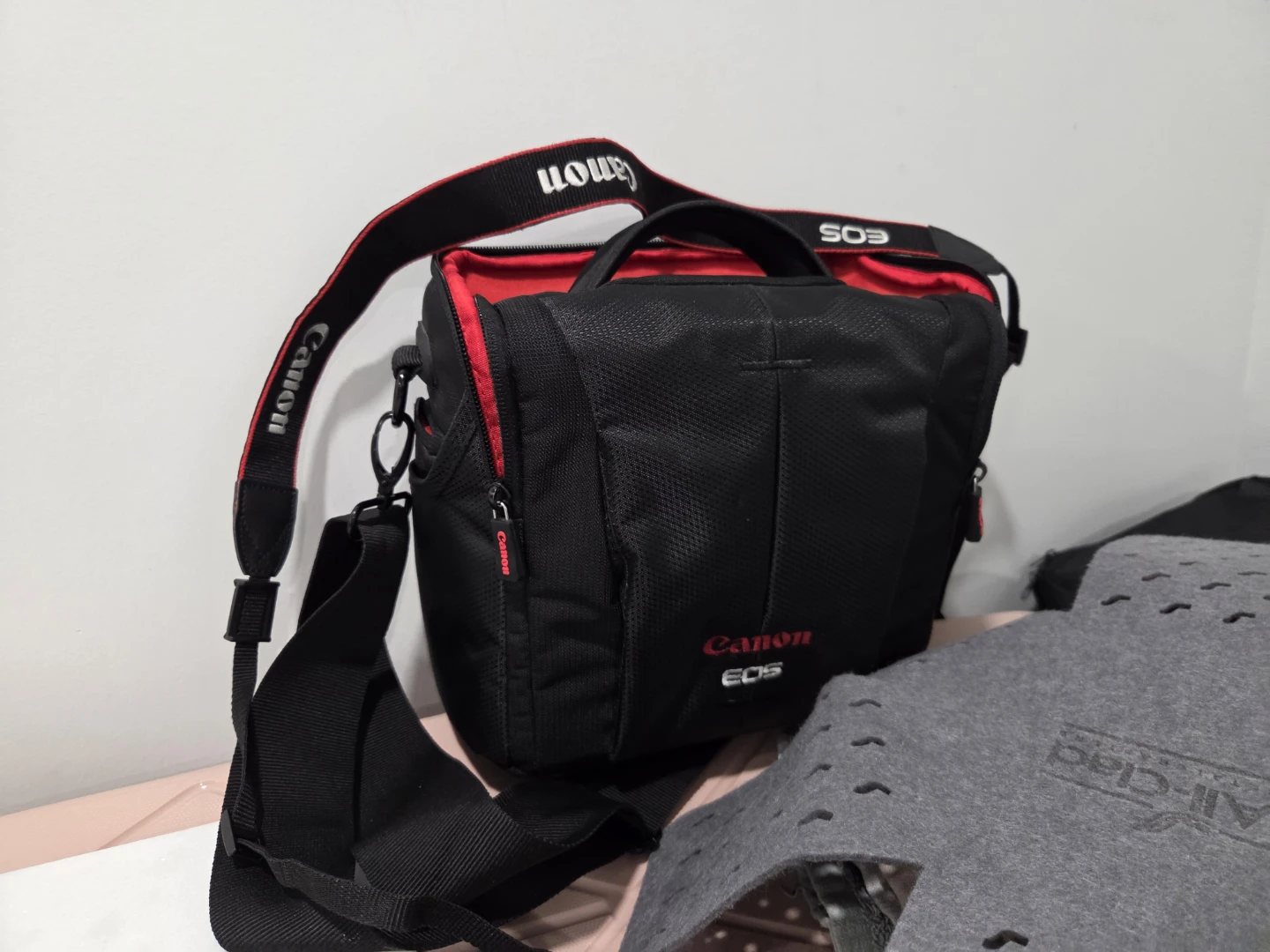 Canon EOS Rebel T4i DSLR Camera with Bag and Strap - photo 5