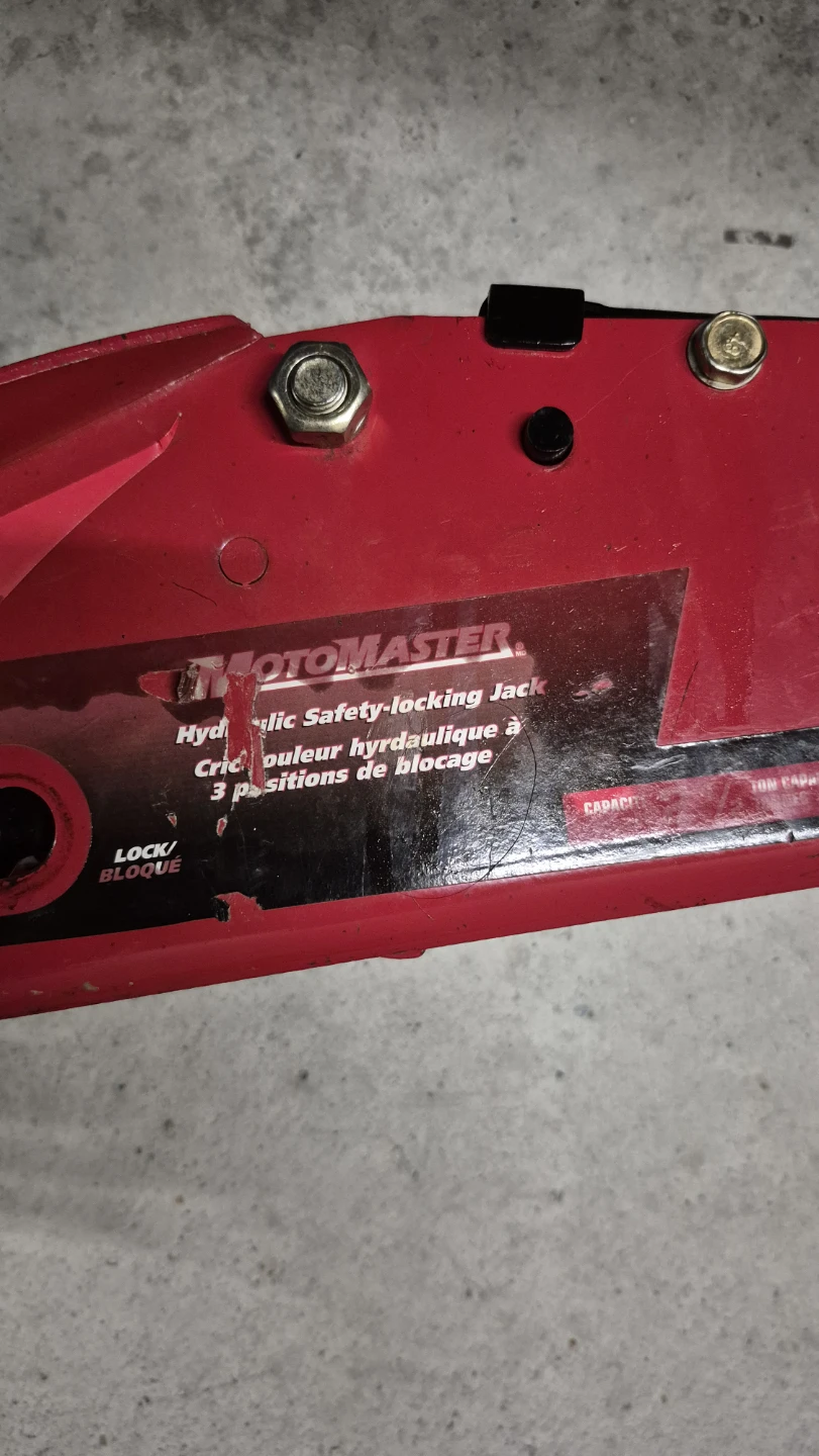 Motomaster Hydraulic Safety-Locking Jack