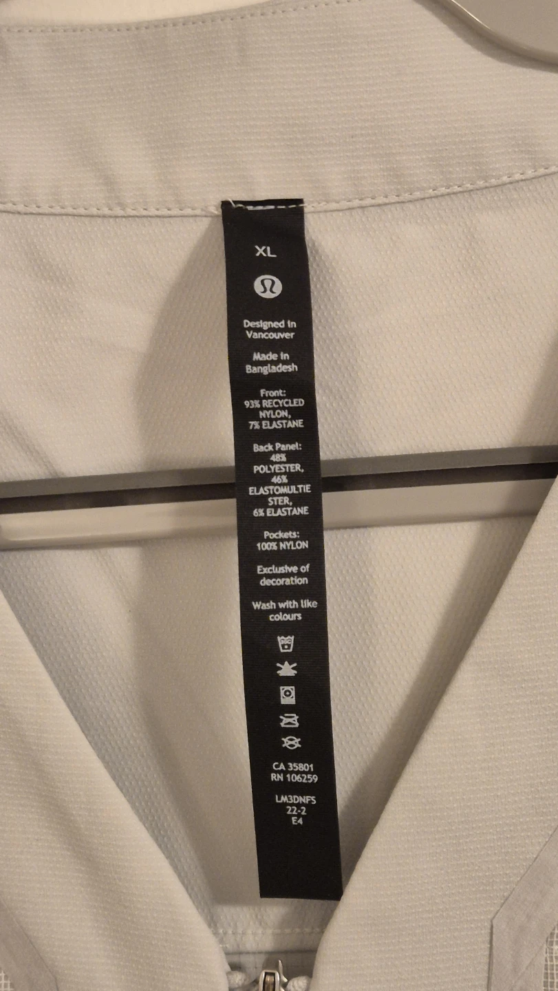Lululemon Water-Repellent Hike Convertible Bomber Jacket XL - photo 3