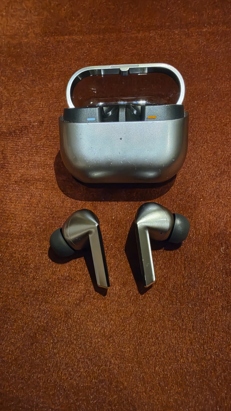 Samsung Galaxy Buds3 Pro (Silver) – Excellent Working Condition