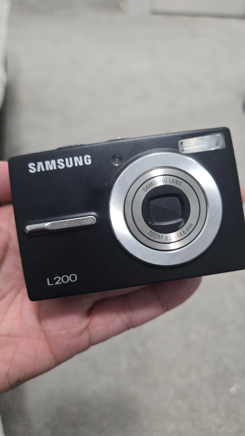Samsung L200 Digital Camera