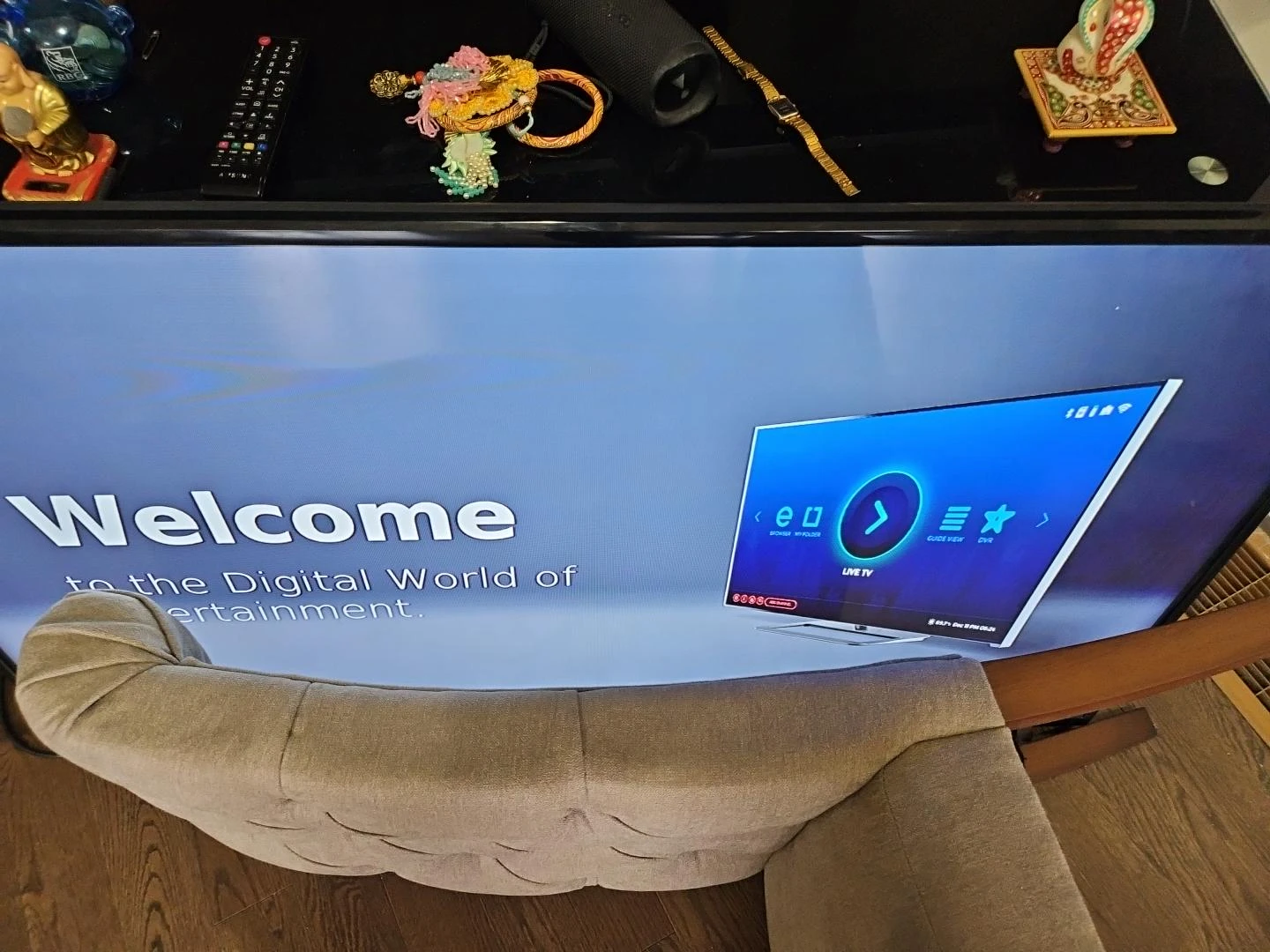 Insignia LED TV - photo 2