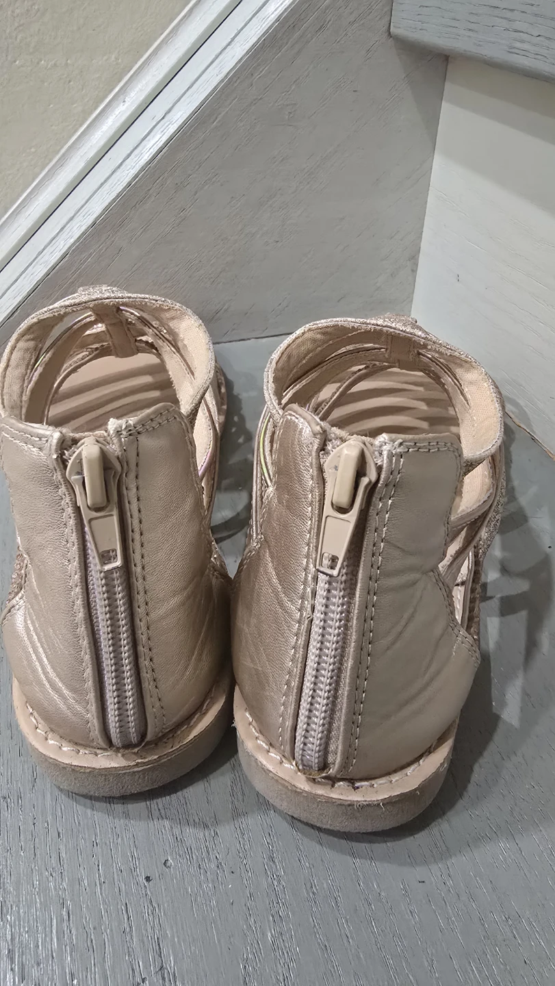 Girls' Gold Glitter Gladiator Sandals size 4 - photo 2