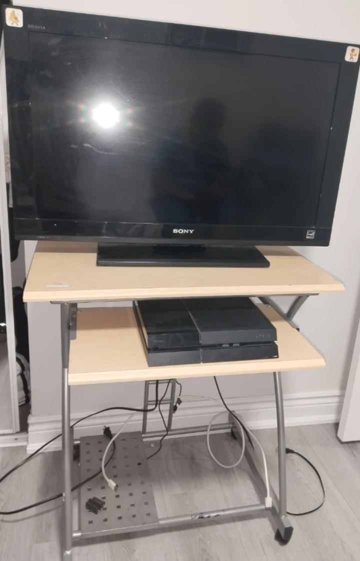 Rolling Laptop / Computer Table with Wheels – Great Condition