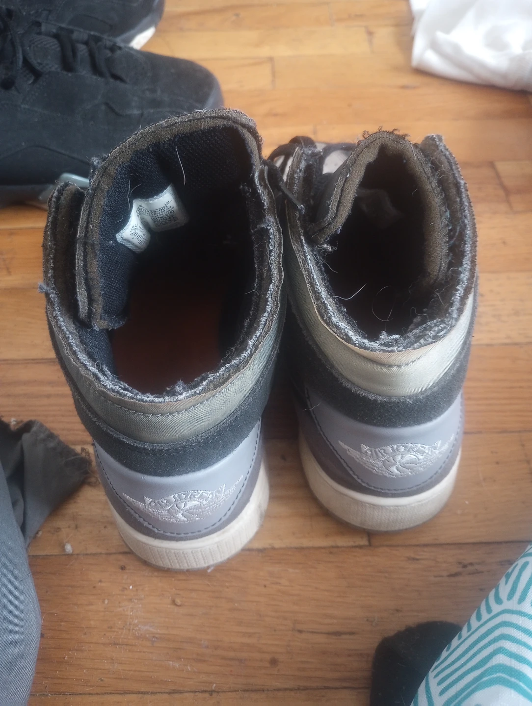 Air Jordan 1 Mid SE - photo 3