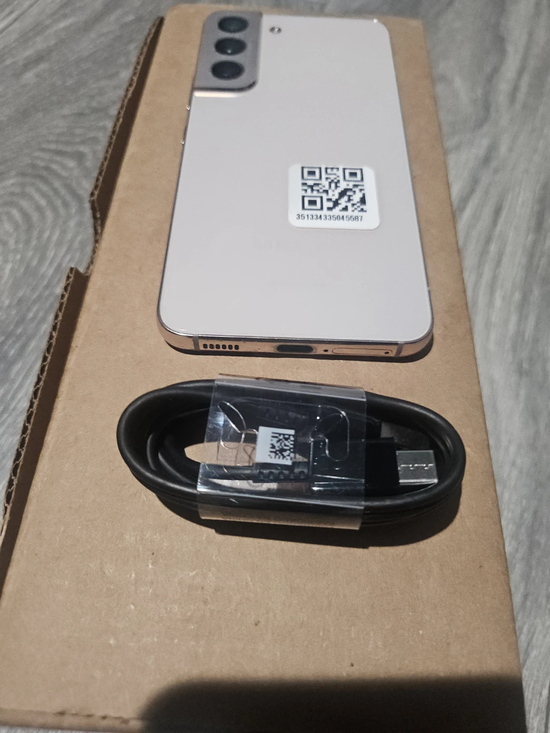 Samsung Galaxy S22 SM-S901U 256GB Unlocked - photo 2