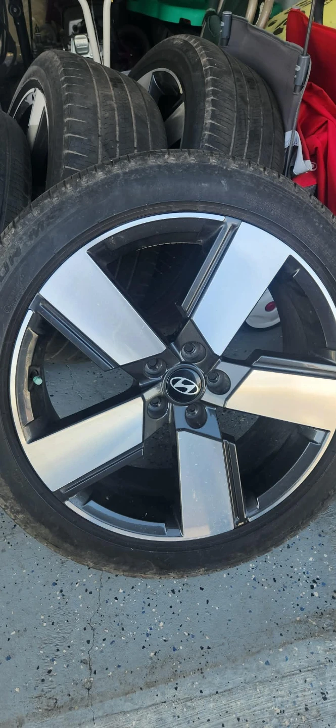 Set of 4 Pirelli Scorpion 255/45 R20 Tires on Hyundai Rims