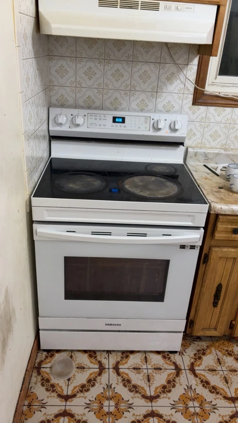 White Samsung Electric Range with range hood. - photo 2