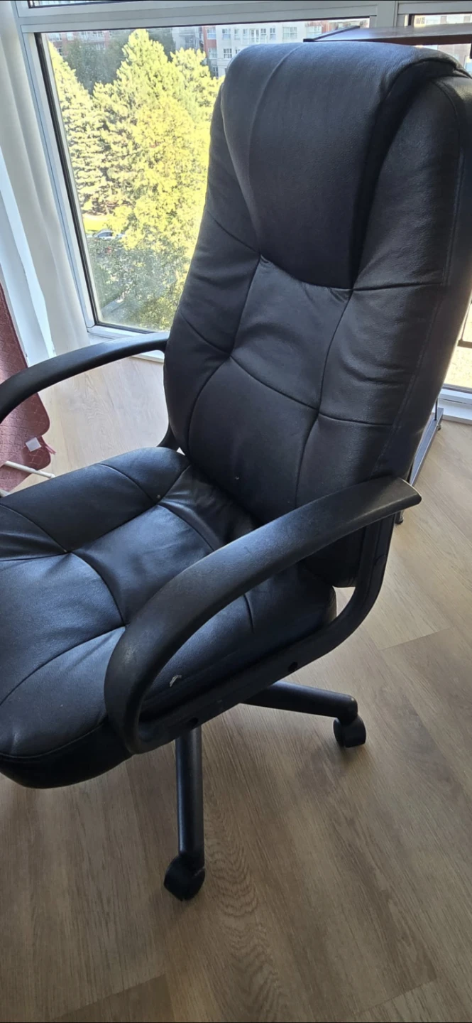 Black Office Chair - photo 4