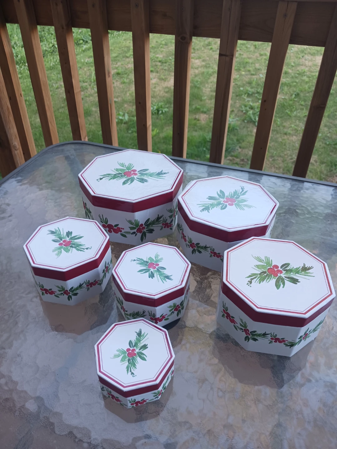 Set of 6 octagonal holly Christmas gift boxes - photo 2