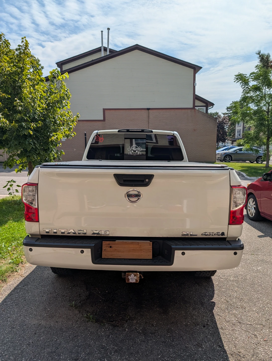 White Nissan Titan XD SL 4x4 Crew Cab Pickup Truck - photo 2