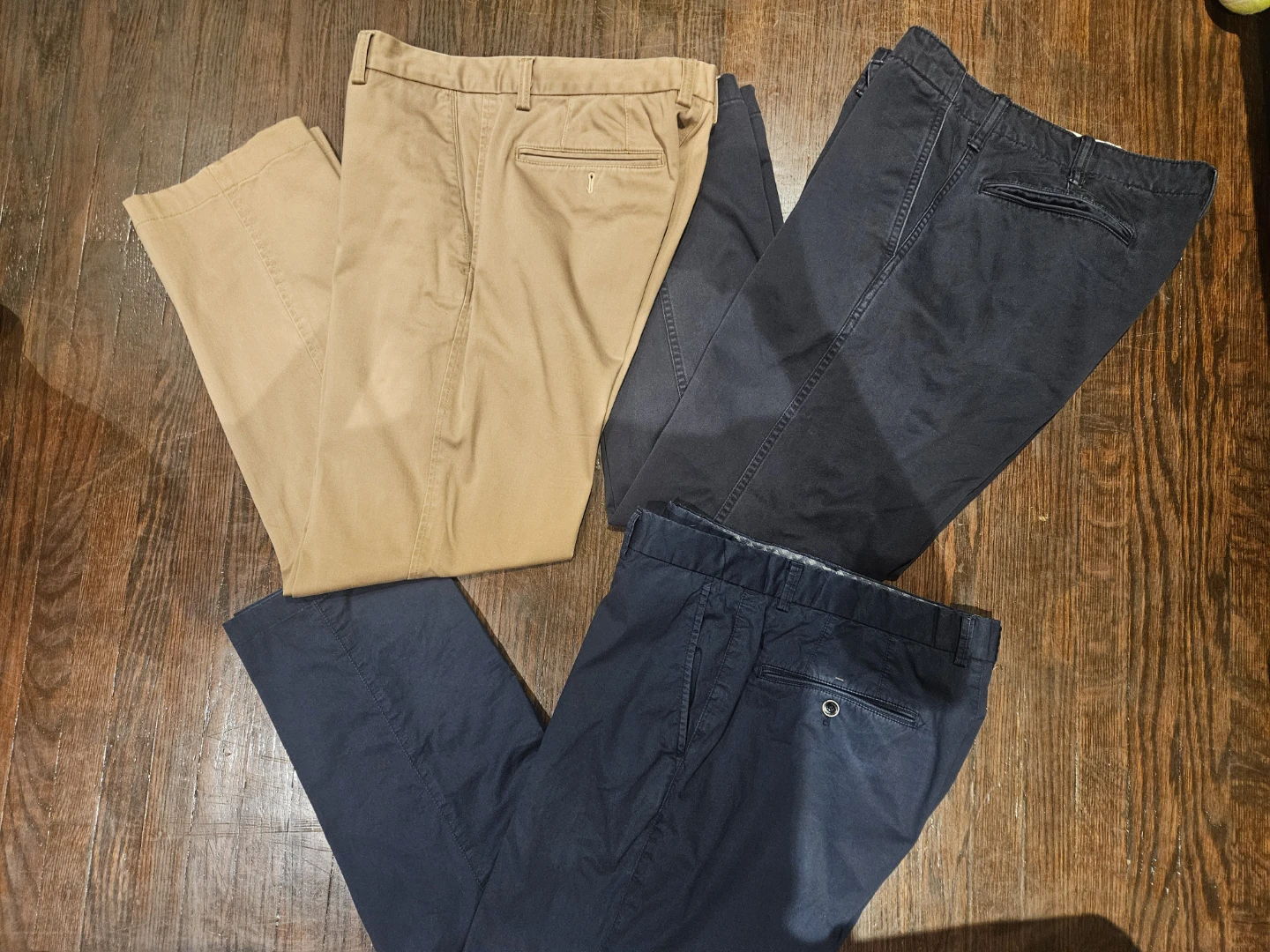 Men’s M Tops & 32” Waist Pants - photo 2
