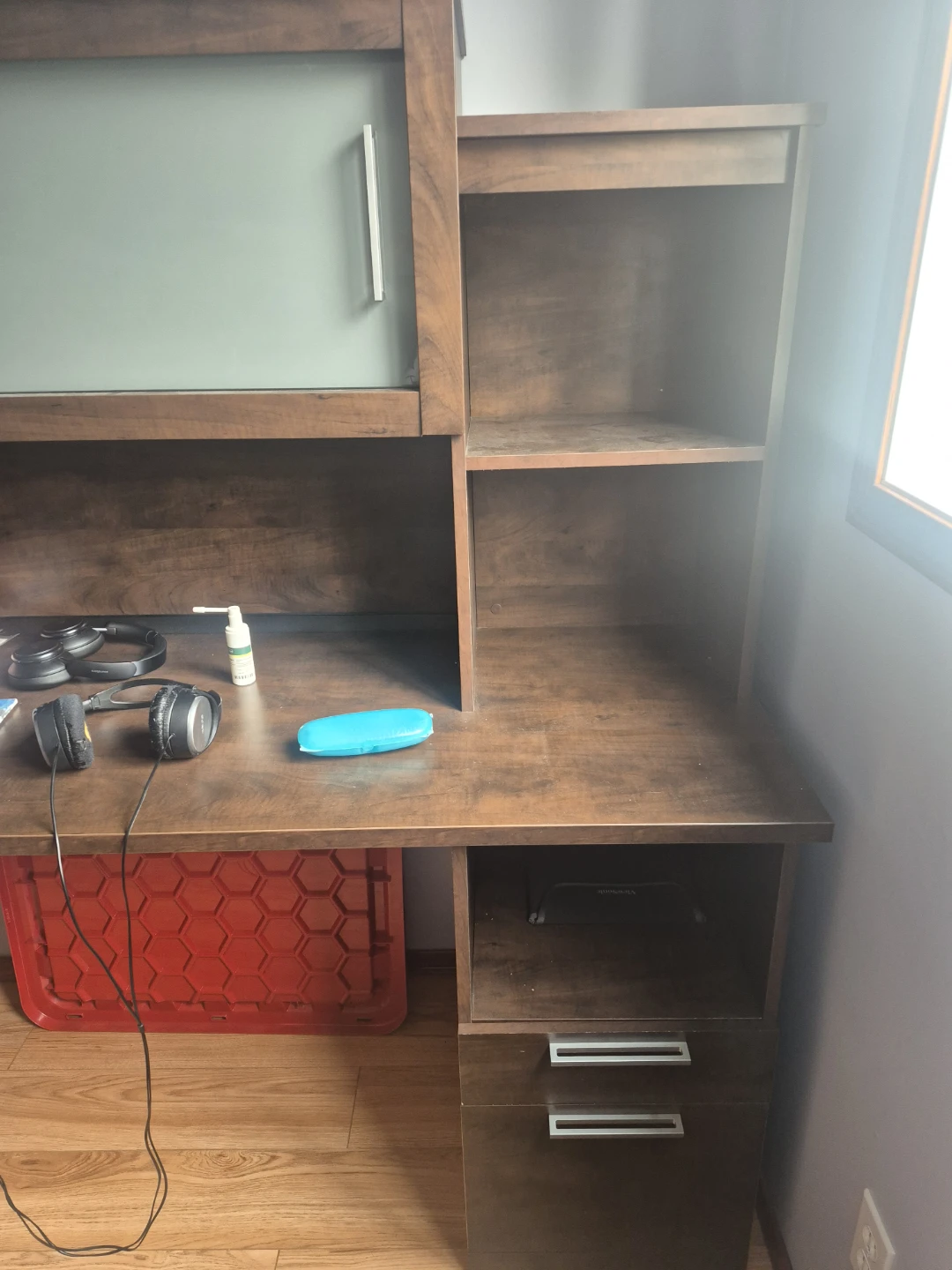 Office desk - photo 5