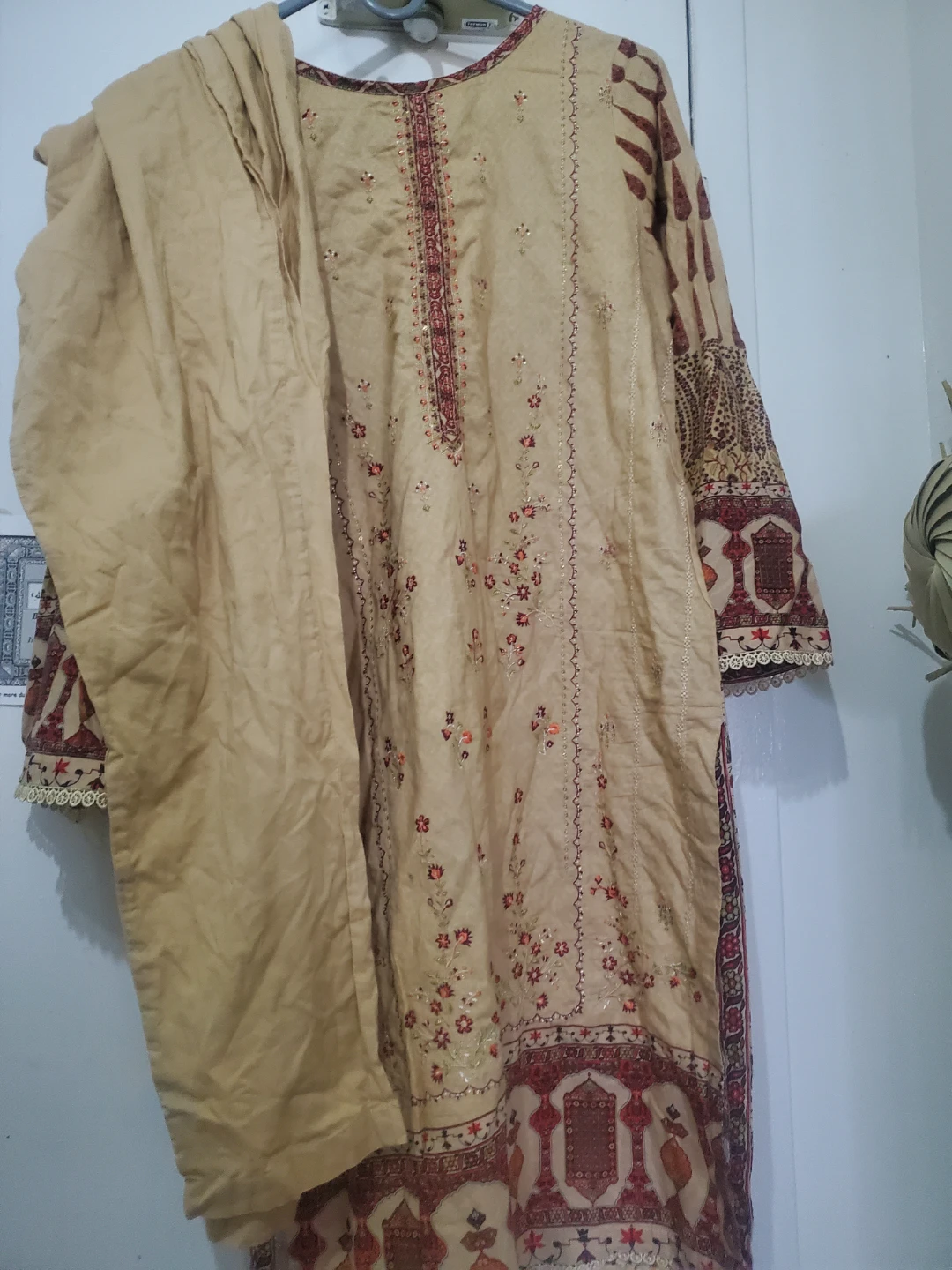 Embroidered Kameez Shalwar Outfit - photo 4