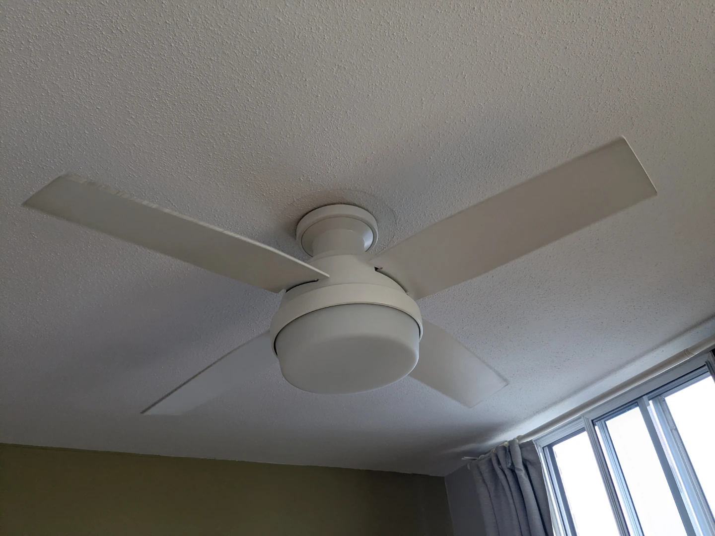 Hunter Ceiling Fan with Light - photo 2