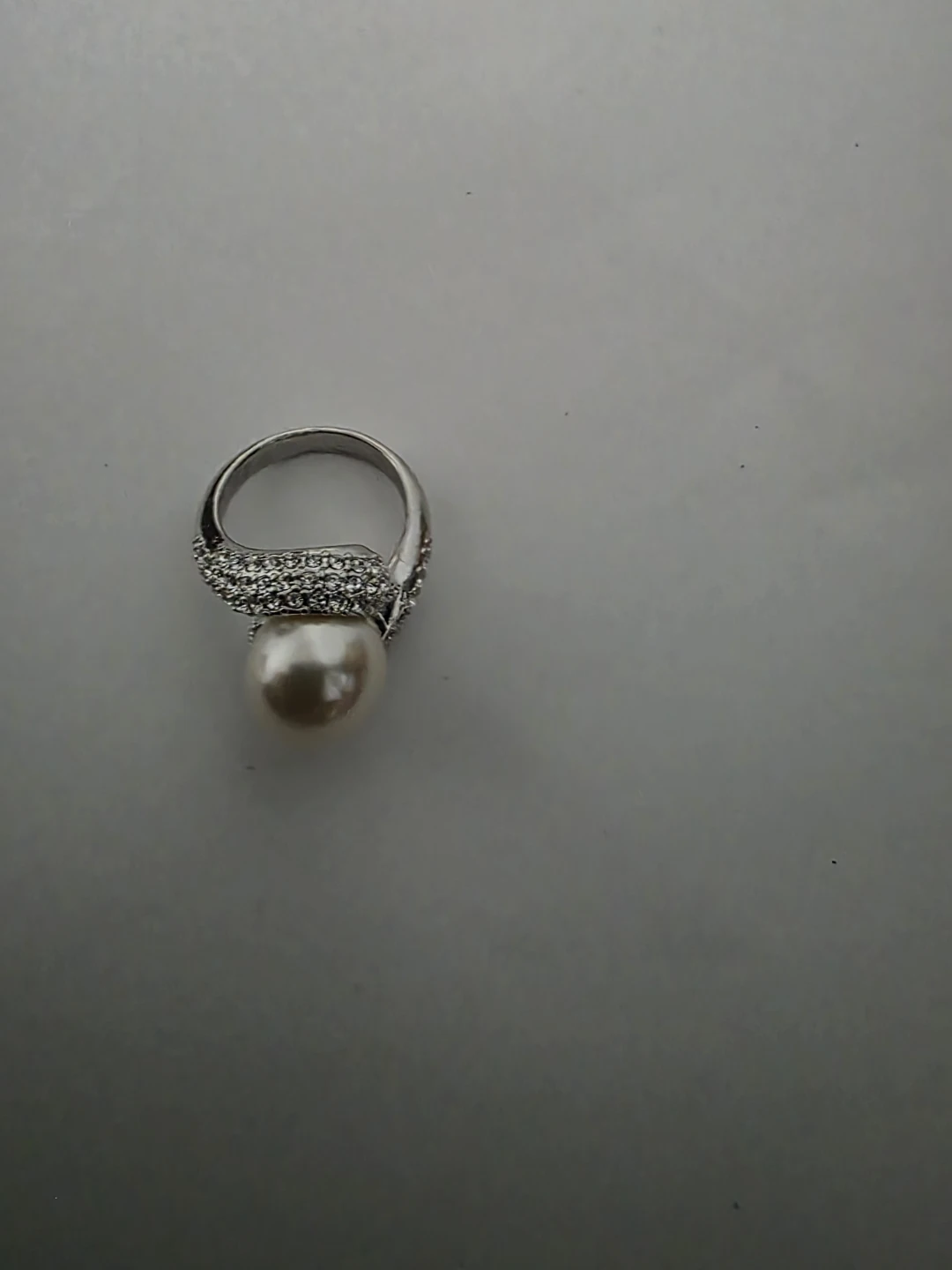 Pearl and crystal fashion ring