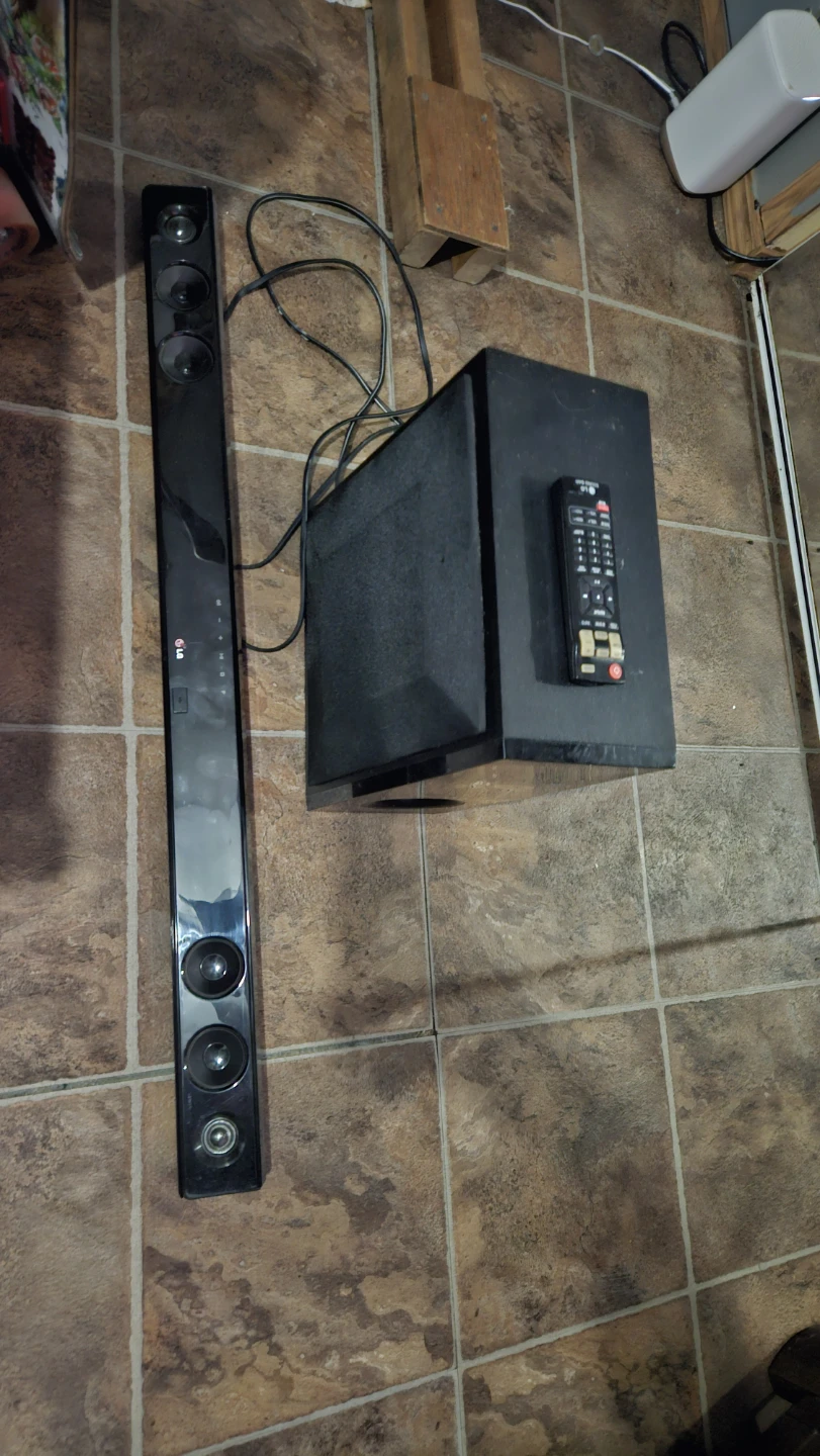 LG Sound Bar System with Subwoofer and Remote - photo 2
