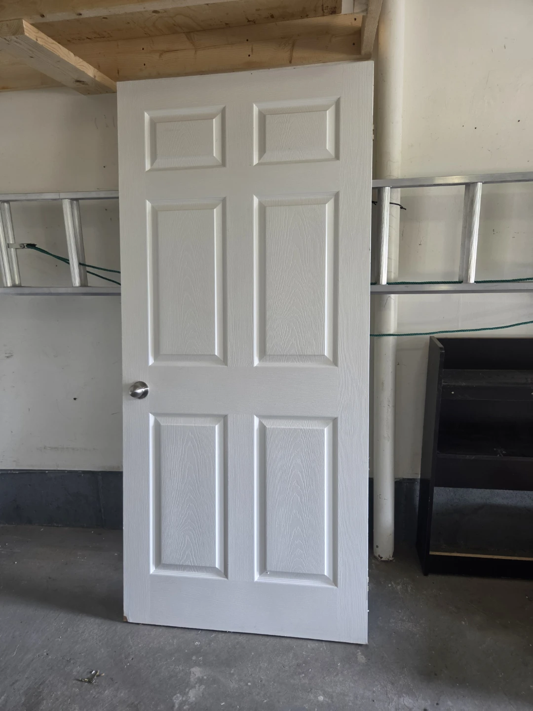 Interior door with door knob - photo 4