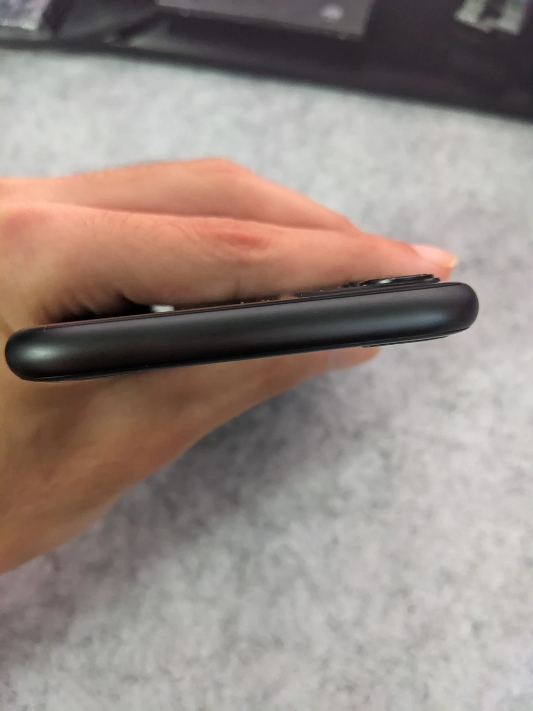 iPhone 11 (92% Battery Health) ***LIKE NEW*** - photo 5