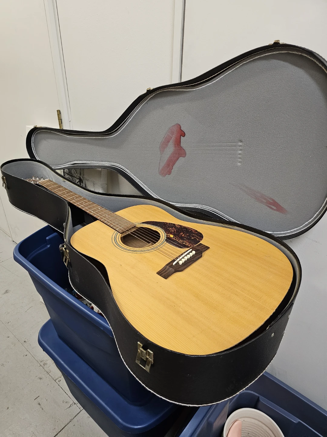 Eterna Yamaha Guitar
