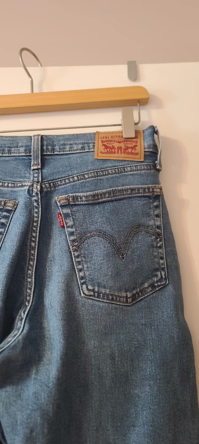 Levi's Wedgie Straight Jeans - Size 28