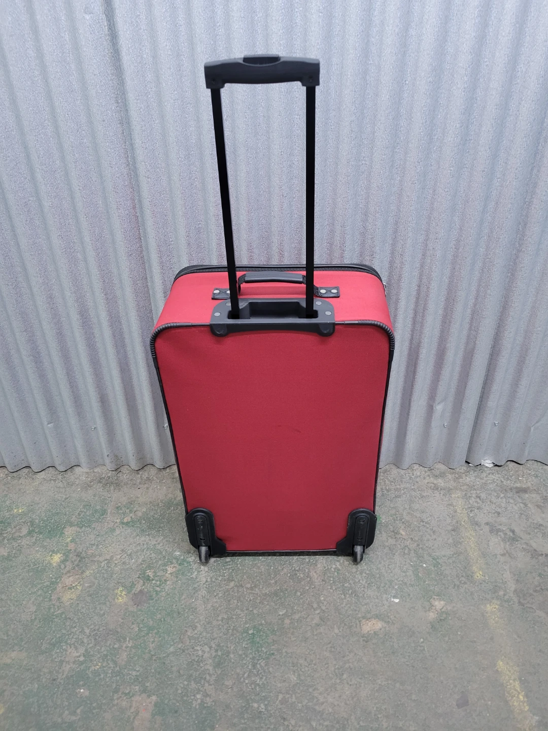 Like new Red and Black Rolling Suitcase - photo 2