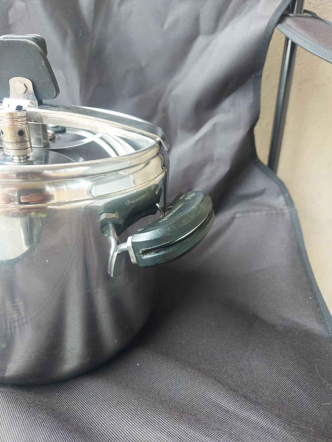 Lagostina pressure cooker - photo 3