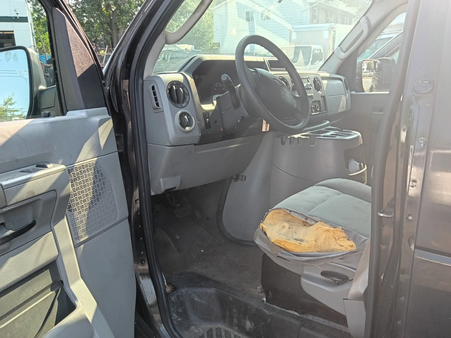 2012 Ford E-350 advancetrac RSC FOR PARTS ONLY - photo 4