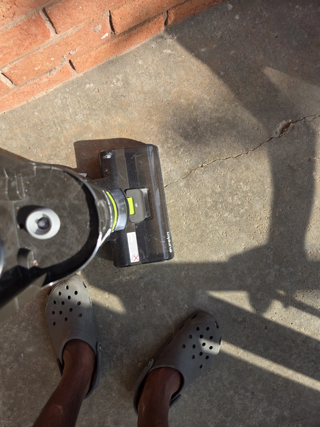 Eureka Cordless Wet/Dry Vacuum - photo 3