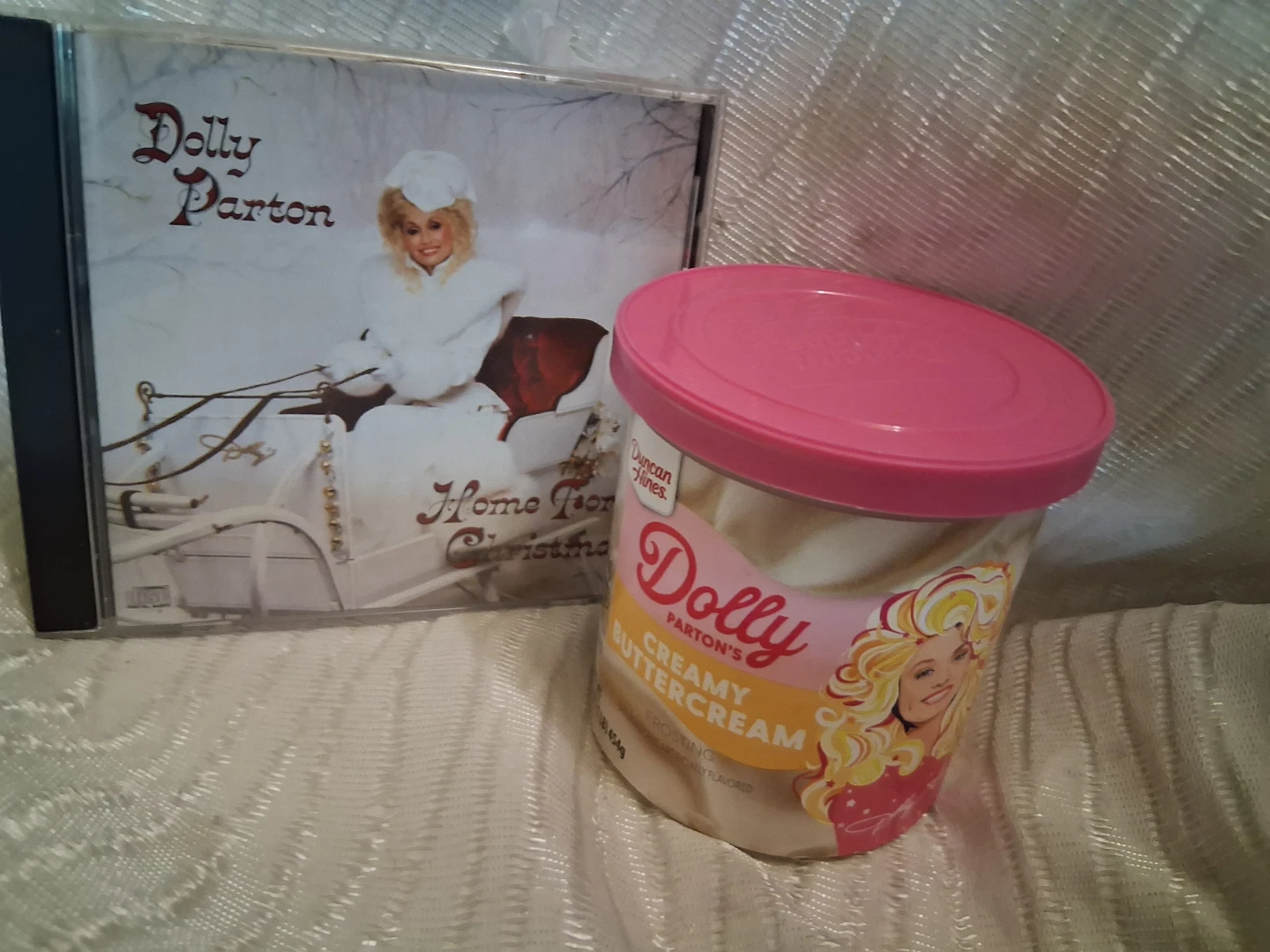 Dolly Parton "Home For Christmas" CD & Duncan Hines  Frosting