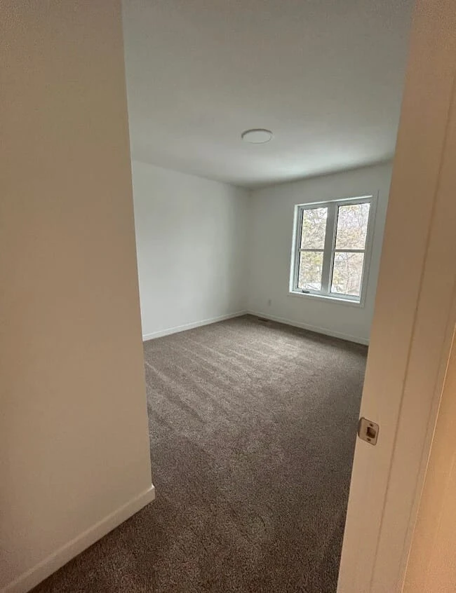 Basement suite for rent - photo 3