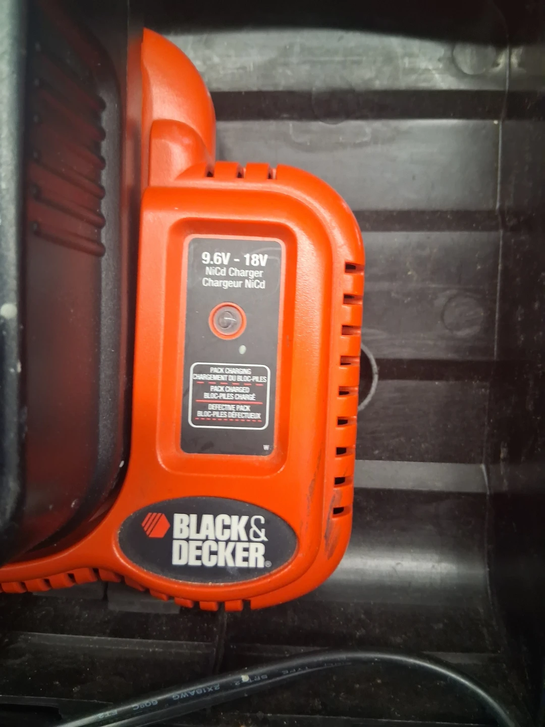 Black & Decker 18V Cordless Drill with Charger and Case - photo 3