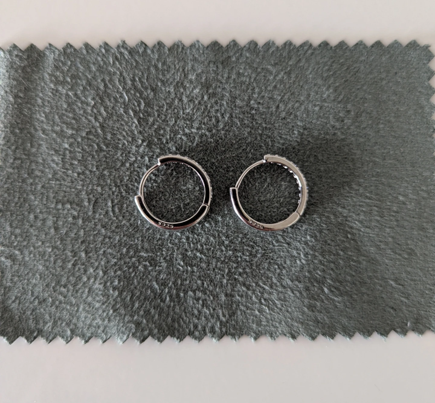 Sparkling 925 Sterling Silver Cubic Zirconia Hoop Earrings - photo 4
