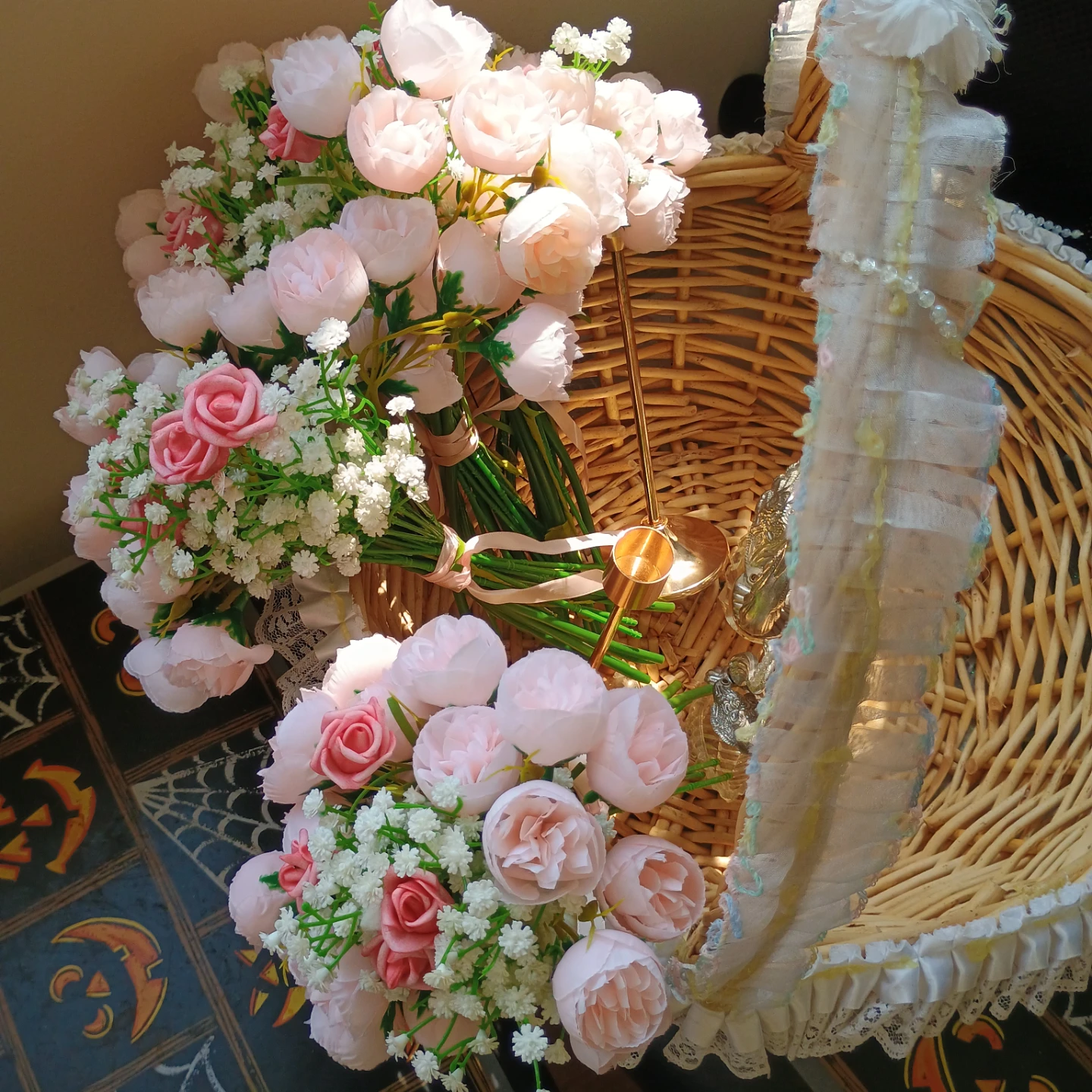 Wicker Basket with Artificial Flower Bouquets - photo 4