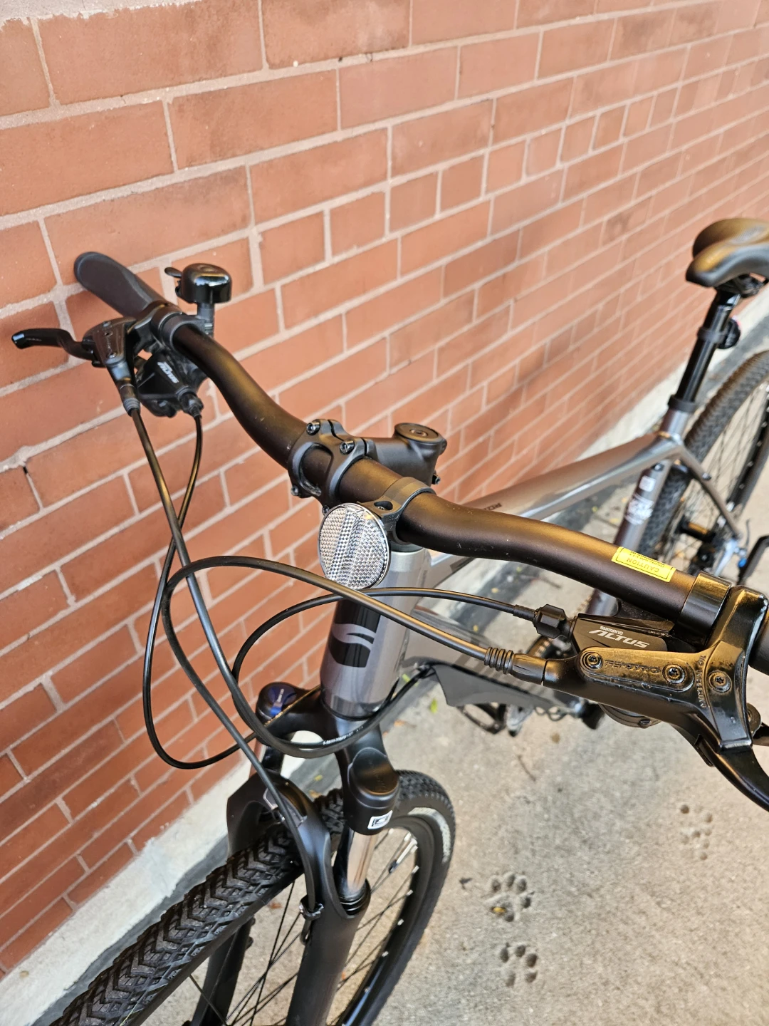 Like new! Giant Roam Hybrid Bike - photo 2