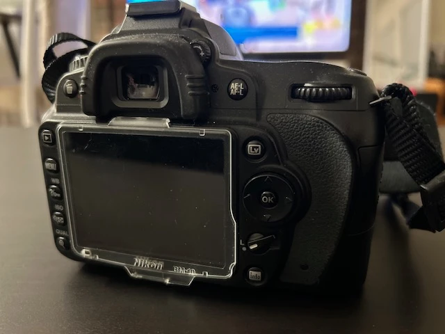Nikon D90 DSLR Camera with 50mm f/1.8D Lens - photo 3