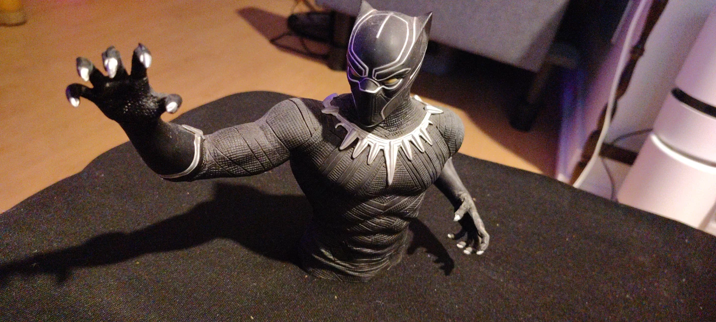 Black Panther Bust & Pin-Up Figurine Lot - photo 4