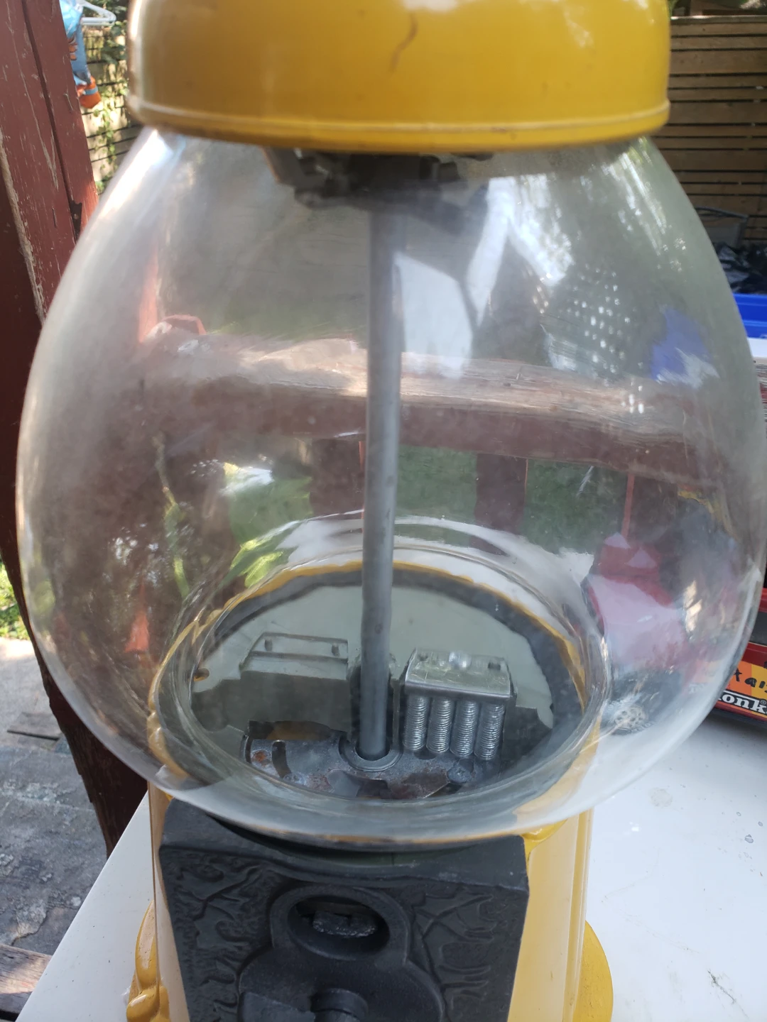 Yellow Gumball Machine 9” with Glass Globe TAIWAN - photo 5